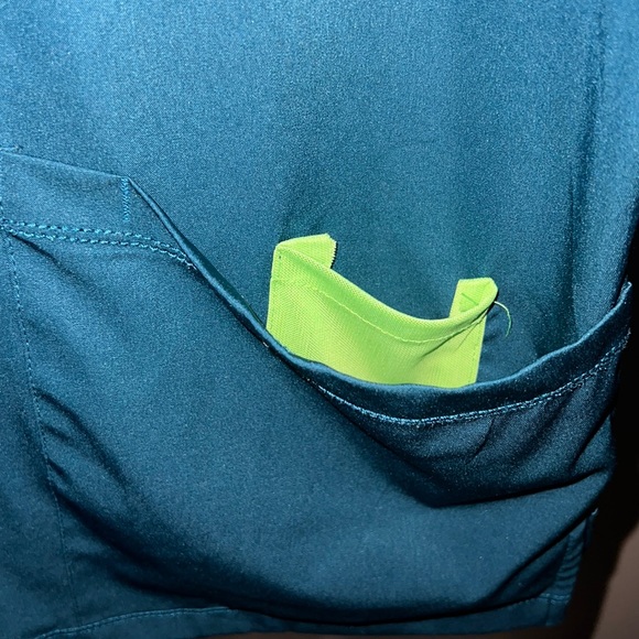 HH Works by Healing Hands mens scrubs - Picture 3 of 5